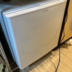 【最終値下げ！】小型冷蔵庫になります。