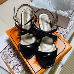 ヒールサンダル
