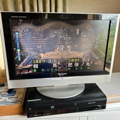 テレビとDVDレコーダー（VHS付き）