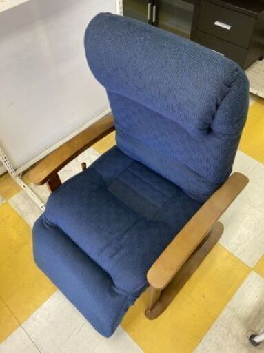 【リサイクルストアスターズ鹿大店】一人掛けリクライニングソファ 立ち上がりやすい 木製 肘付き オットマン 足置き アーム付き