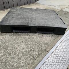 樹脂パレット　耐荷重1000kgの画像