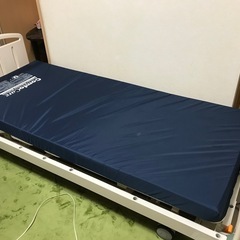 シーホネンス　キャスター付き介護用ベッド