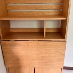 折りたたみできる学習机の画像