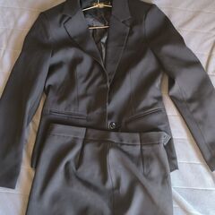女性スーツの画像