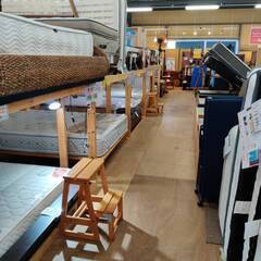 【愛品倶楽部柏店】ワイドダブルベッド 「F:PERFORMAX (パフォーマックス) ウォーターヒヤシンス」「M:シモンズ Medium 6.5 TOKYO interiorモデル AB09611401」の画像