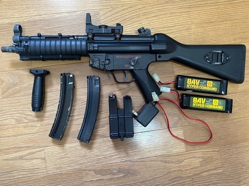 東京マルイ MP5 マウント・ドットサイト・バッテリー付き3面20mmレール仕様