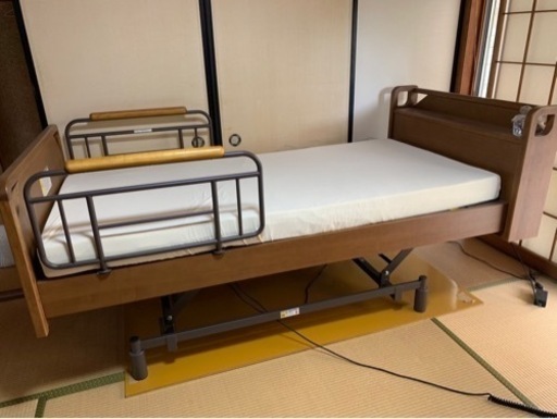リモコン付き電動介護ベッド