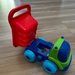 砂遊びダンプカーおもちゃの画像