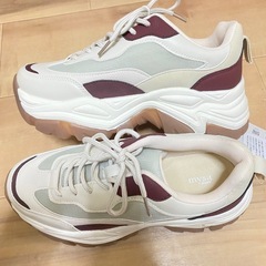 しまむら　スニーカーの画像