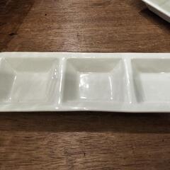 細長い薬味などいれる三連皿の画像