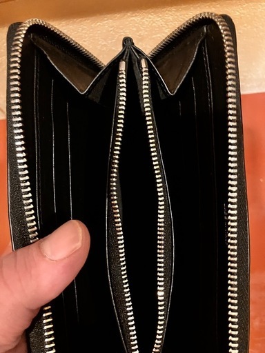 ジミーチュウ黒皮長財布