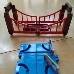 トーマス　線路　①電池で動く　②ガチャガチャの画像