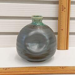 【中古品】【長期保管品】一輪挿し　鼠色/緑色　花瓶　陶器製の画像