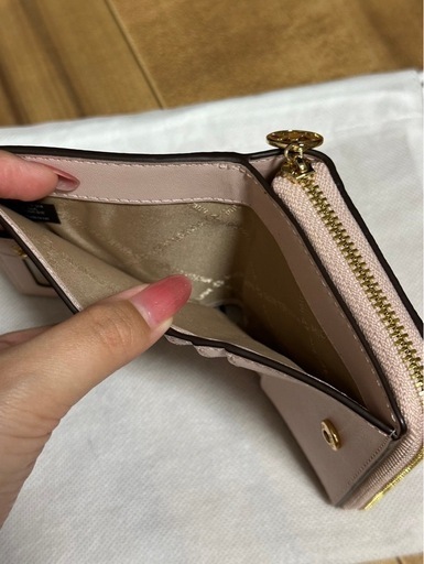 値下げしました！
MICHEAL KORS折りたたみ財布 レディース