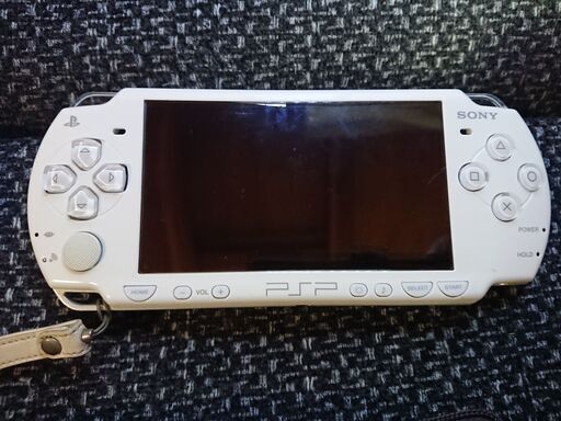 SONY PSP 収納ポーチ　ソフト2個　　　頂き物ですがバッテリーが膨らんで動作確認出来ません ジャンク品として出品です メンテナンス出来る方、部品取りとして考えて頂ける方へ