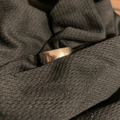 希少品、プラチナとシルバーの指輪の画像