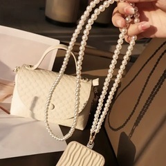 ほぼ新品✨パール携帯ストラップ　スマホストラップ　携帯ショルダー  落下防止の画像