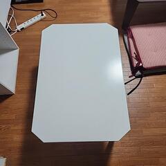 白い座卓でホッとひと息