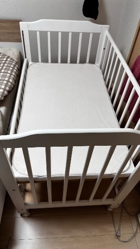 カトージ　ベビーベッド　ホワイト