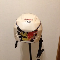 ヤールーヘルメットRedBullの画像