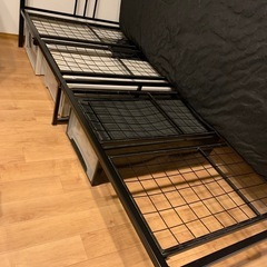 ベッドフレームの画像