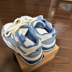 ２３センチ⭐︎厚底　ホワイト ダメージデニム風　スニーカーの画像