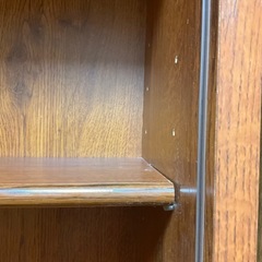 ガラス戸付き本棚の画像
