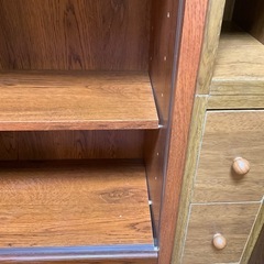 ガラス戸付き本棚の画像