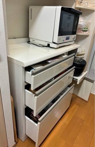 キッチンボード　食器棚　収納