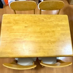 ダイニングテーブルの画像