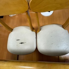 ダイニングテーブルの画像