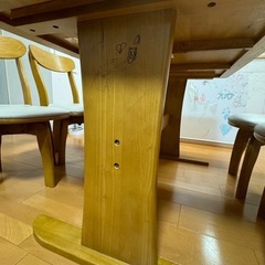ダイニングテーブルの画像