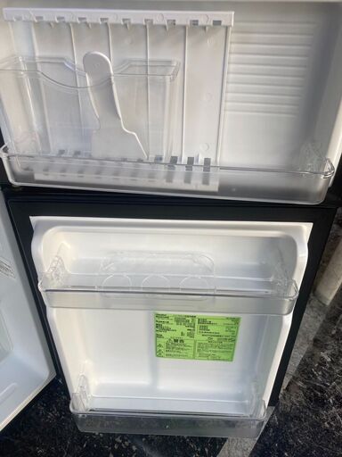 ☆中古￥12,800！Comfee　90㍑2ドア冷蔵庫　家電　2023年製　RCT90BL(E)型　幅48㎝ｘ奥行51㎝ｘ高さ85㎝　