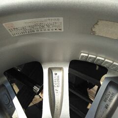 17インチ4穴100です。4本タイヤ付きの画像
