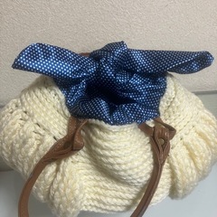 白バッグの画像