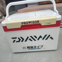 ダイワのバッカンとクーラーボックスの画像