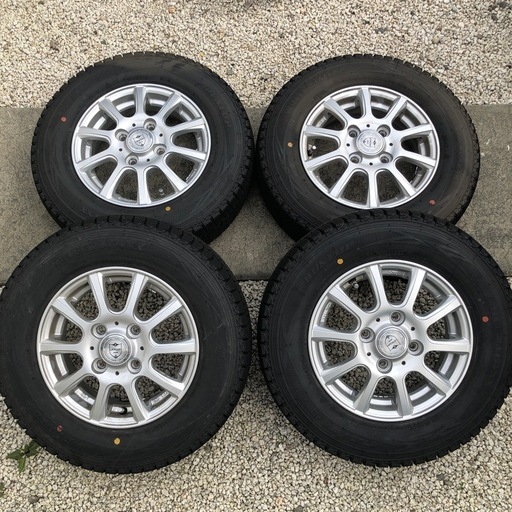 【受け渡し先決定】12インチスタッドレスタイヤホイールセット