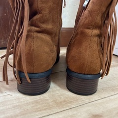 フリンジショートブーツの画像