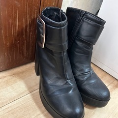 ショートブーツの画像