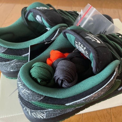 新品未使用品　28㎝　
NIKE SB DANK LOW プロ　ゼアススケートボードコラボ