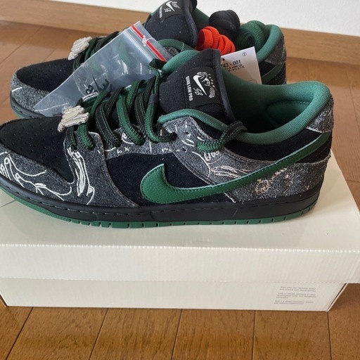 新品未使用品　28㎝　
NIKE SB DANK LOW プロ　ゼアススケートボードコラボ