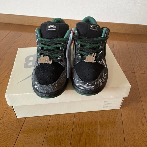 新品未使用品　28㎝　
NIKE SB DANK LOW プロ　ゼアススケートボードコラボ