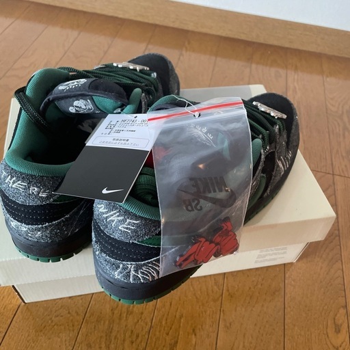 新品未使用品　28㎝　
NIKE SB DANK LOW プロ　ゼアススケートボードコラボ