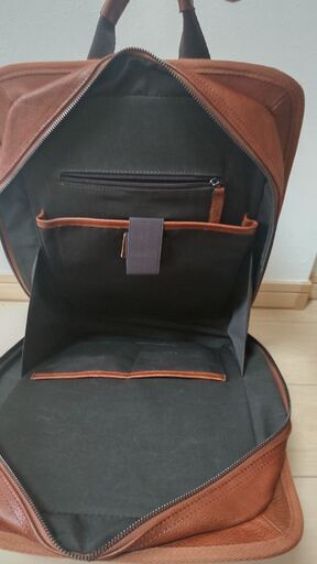 中古の四角い革鞄(ランドセルタイプ)