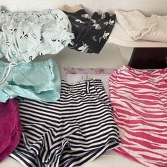 女の子のショートパンツとレギンス