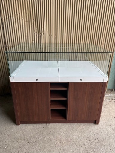 ガラスショーケース