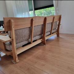 無垢材の3人掛ソファの画像