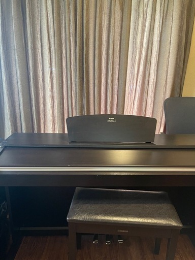 電子ピアノ　ARIUS YDP-135R