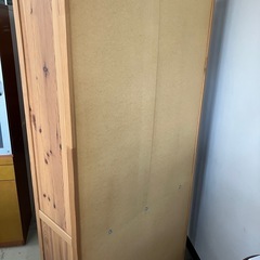 取引場所 南観音 K2409-409 キッチンキャビネット 汚れキズあり 背面が真ん中で外れています。テープ等で補強必要です。の画像