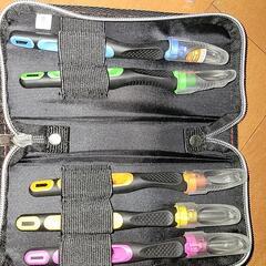 新品同様　ユニグリップ　彫刻刀セット　恐竜の画像